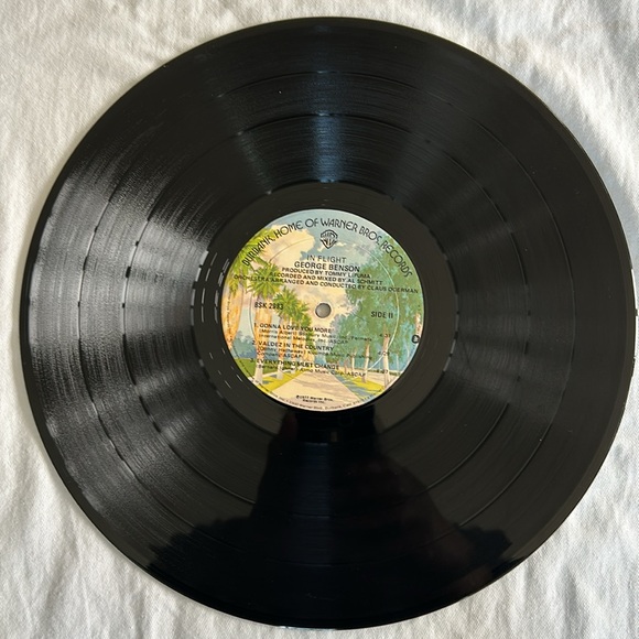 Vintage Vinyl - GEORGE BENSON - IN FLIGHT - Picture 4 of 4